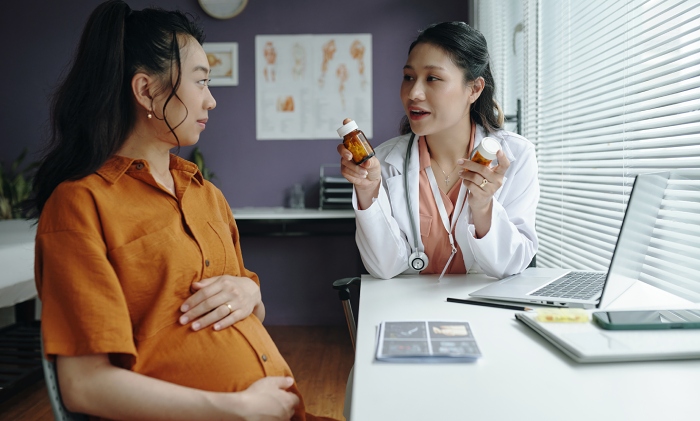 Une femme enceinte à qui on prescrit des médicaments