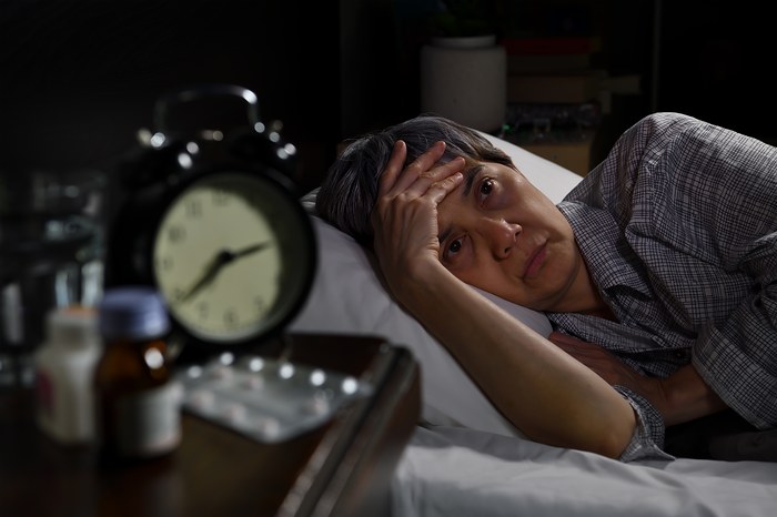 Une personne avec un sommeil perturbé